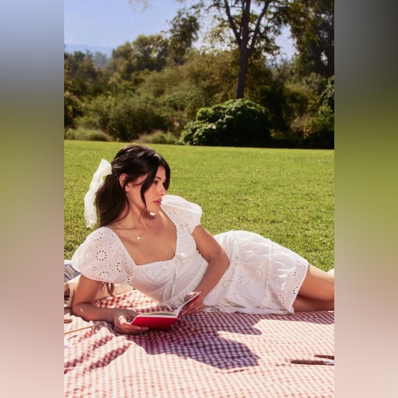 🆕🤍WHITE EYELET DRESS - Picture 5 of 6